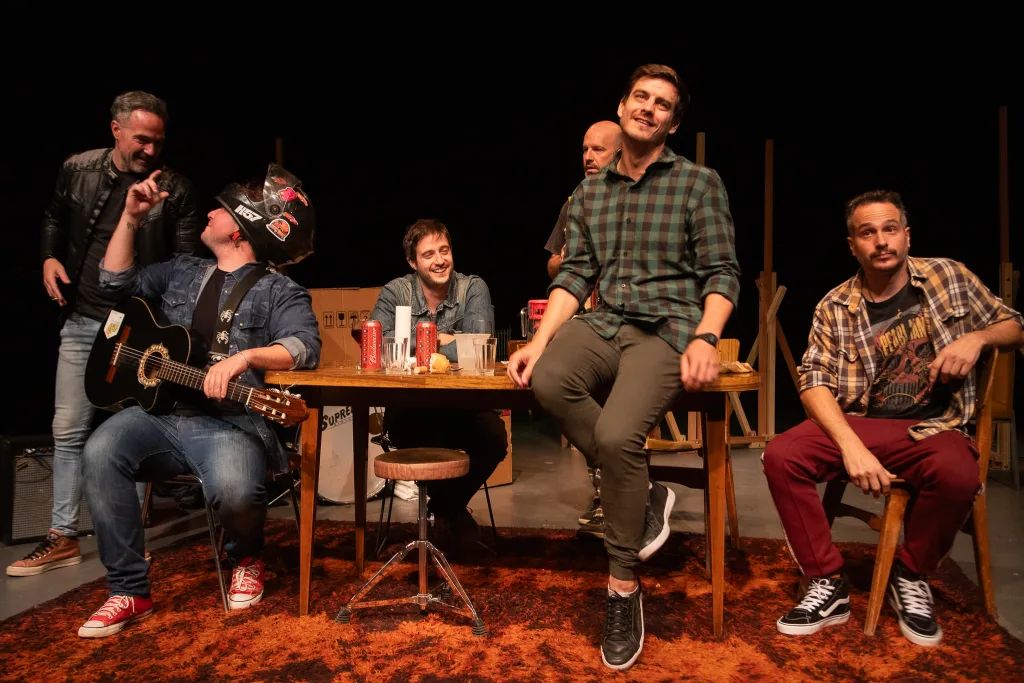 “Una canción para siempre”: la juntada de un grupo de amigos en una noche de confesiones poderosas e inesperadas