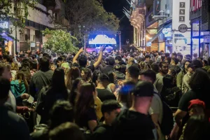 Rosario vivió una nueva Noche de Peatonales en su edición especial por el Tricentenario