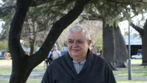 Se presenta "La infancia desvalida", un nuevo libro de poemas del narrador, poeta y ensayista Roberto Retamoso