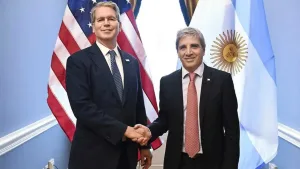 Al fondo a la derecha: Caputo visitó a Bessent en Washington y debatieron detalles del acuerdo con el Tesoro