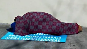 Gente durmiendo en la calle