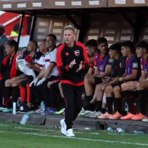 Newell's se despide de su gente con el alivio de seguir en Primera tras un año conflictivo