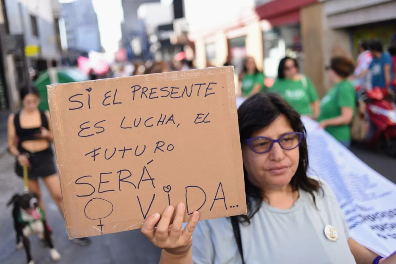 Un reclamo contra los femicidios que se renueva, y es cada vez más fuerte: masiva marcha del 25N en Rosario
