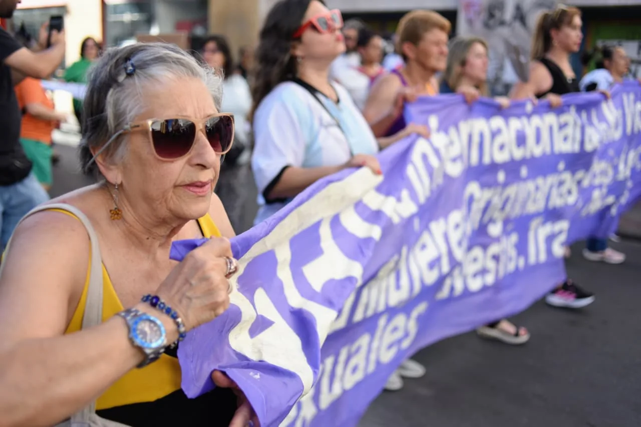 Un reclamo contra los femicidios que se renueva, y es cada vez más fuerte: masiva marcha del 25N en Rosario