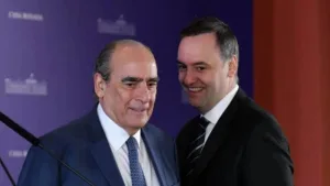 Manuel Adorni y Guillermo Francos