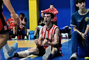 Alumni de Casilda logró un triunfo contundente ante Red Star y picó en punta en busca del ascenso