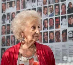 Estela de Carlotto: "Este hombre no es un Presidente, es un monstruo"