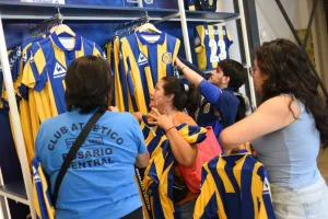 Panorama auriazul: furor por la camiseta nueva en homenaje al título de la Copa Conmebol 95