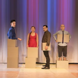 “Othelo (termina mal)”: la tragedia se vuelve un irresistible disparate de la mano del maestro y clown Gabriel Chamé Buendía