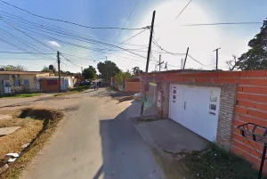 Pasan en moto, disparan y le fracturan el fémur de un balazo a un joven de 17 años en Tío Rolo