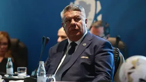 Chiqui Tapia hace gol: cuatro años más en la FIFA