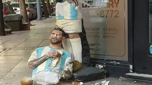 Destrozaron una estatua de Lionel Messi