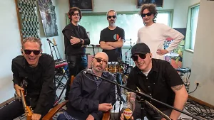 El Indio Solari volvió al estudio junto a Los Fundamentalistas del Aire Acondicionado