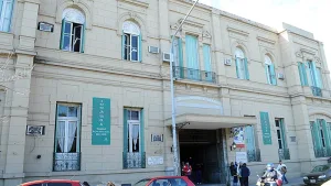 Violencia de género en Gálvez: una mujer sufrió un brutal ataque de su ex pareja y está en estado crítico