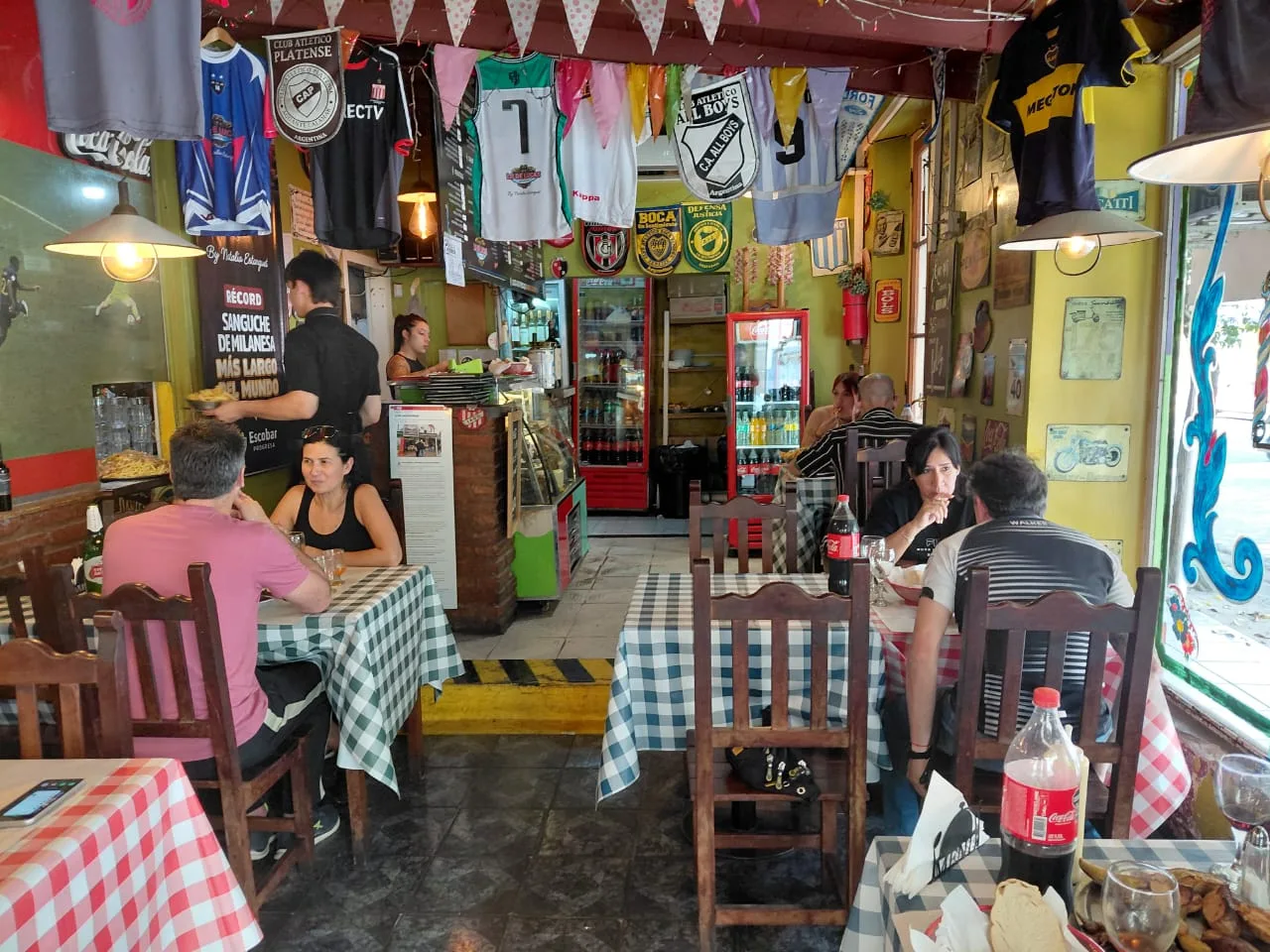 Lo de Lucas, el bodegón que se volvió una parada obligada en Escobar