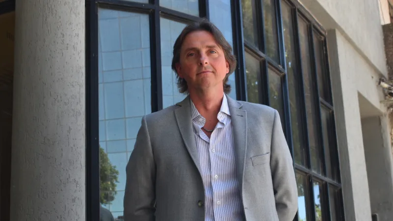 Julián González, candidato a presidente de Newell's por "Fuerza Leprosa"