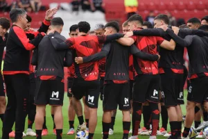 Un partido lleno de necesidad: Newell's visita a Huracán con la tabla de abajo apretando fuerte