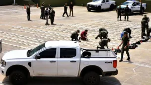 PROCEDIMIENTO-GNA-956-KILOS-COCAINA-CAMIONETA-AVIONETA-ALLANAMIENTOS-2