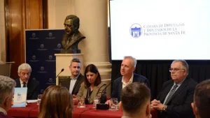 Legislatura: se presentó el libro “Gobernanza del Agua y Saneamiento en Santa Feˮ