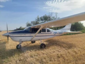 Curupaytí: encontraron una avioneta con matrícula boliviana abandonada en un campo