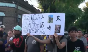 Dolor y reclamo: Pérez se movilizó para pedir justicia tras el crimen del joven futbolista