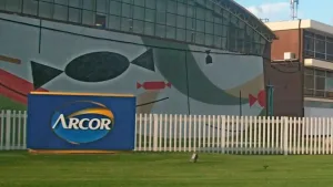 Las ganancias de Arcor se desplomaron un 74%, golpeadas por el freno del consumo y la pérdida financiera