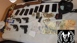 Cayó por violencia de género, le encontraron un miniarsenal y descubrieron que aterrorizaba a vecinos en la zona sur 
