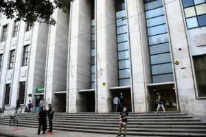 Ordenan que una madre restituya a su hija a su centro de vida en Rosario