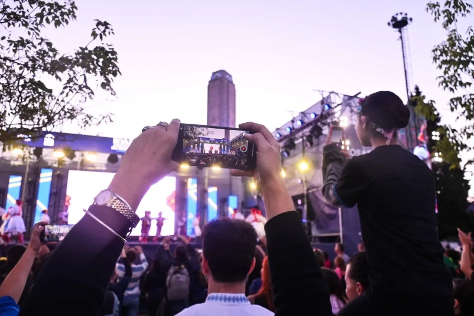 La Fiesta de Colectividades dio inicio en Rosario con una gran presencia de público