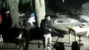 Un hombre festejaba su jubilación y un vecino lo asesinó de un escopetazo