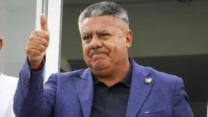 "Por suerte, no le dio", el enigmático mensaje de Chiqui Tapia que desató rumores sobre un cruce con un reconocido relator