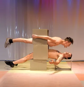 “Othelo (termina mal)”: la tragedia se vuelve un irresistible disparate de la mano del maestro y clown Gabriel Chamé Buendía