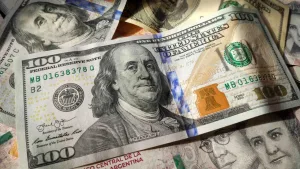 El dólar blue trepó $15 y se alejó del oficial y los financieros