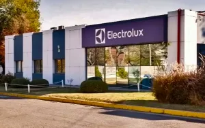 Futuro negro en línea blanca: Electrolux extendió suspensiones rotativas a 400 trabajadores en su planta de Rosario