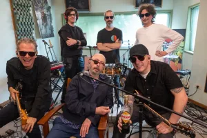 El Indio Solari volvió al estudio junto a Los Fundamentalistas del Aire Acondicionado