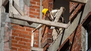 La venta de insumos para la construcción cayó 2,2% en la comparación mensual
