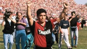 "Quien ama, no olvida", Newell's recordó a Diego a cinco años de su partida