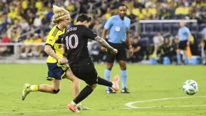 A pesar de un gol de Messi, Inter Miami perdió 2-1 ante Nashville y el pase a cuartos se decidirá en un tercer partido
