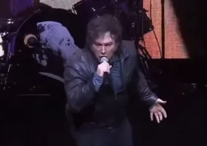 Con un cover de Nino Bravo, Javier Milei celebró el 36° aniversario de la caída del Muro de Berlín