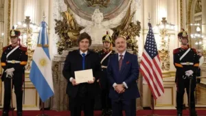 Javier Milei recibió a Peter Lamelas en la Casa Rosada antes de su viaje a Estados Unidos