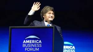 Insólito mensaje de Javier Milei en Miami: habló del "riesgo kuka" ante líderes mundiales en el America Business Forum