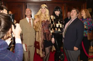 Netflix filtró algunas fotos del rodaje de la biopic de Moria Casán que revolucionaron las redes sociales  