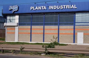 Naranpol respira: dos años más para que la cooperativa de trabajadores siga elaborando gasesosas en la capital provincial