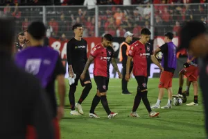 Newell's perdió con Racing en la última jugada y se despidió de su gente en un torneo para el olvido