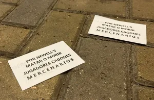 En la previa del partido clave frente a Huracán, tiraron panfletos con amenazas a los jugadores del Newell's en pleno centro