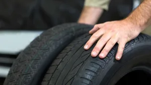 Investigan a un fiscal por simular el robo de dos neumáticos tras llegar tarde a una audiencia