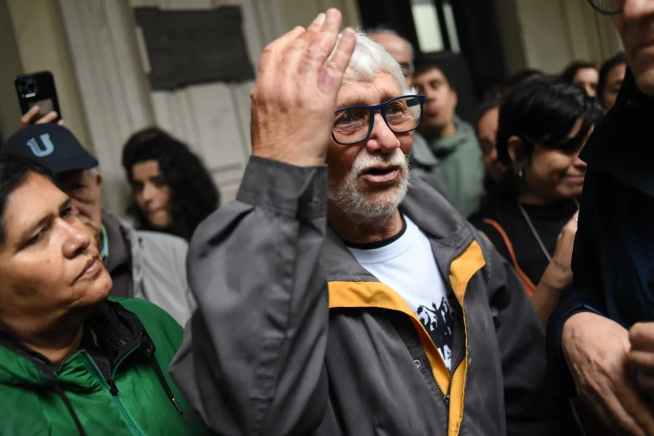 Juárez este martes en la puerta de Tribunales después de la lectura del fallo. Créditos: Juan José García.