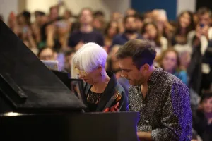 Imperdible: Pablo Juárez y Silvina Gandini regresan con su concierto gratuito “Revisitando a Satie”