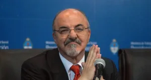 Carlos Tomada advirtió que "no es el momento adecuado para una reforma laboral en plena recesión"