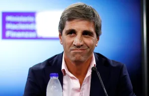 Digo una cosa, mañana la contraria: Caputo afirmó que el préstamo de US$20 mil millones no se cayó, sino que Argentina lo rechazó